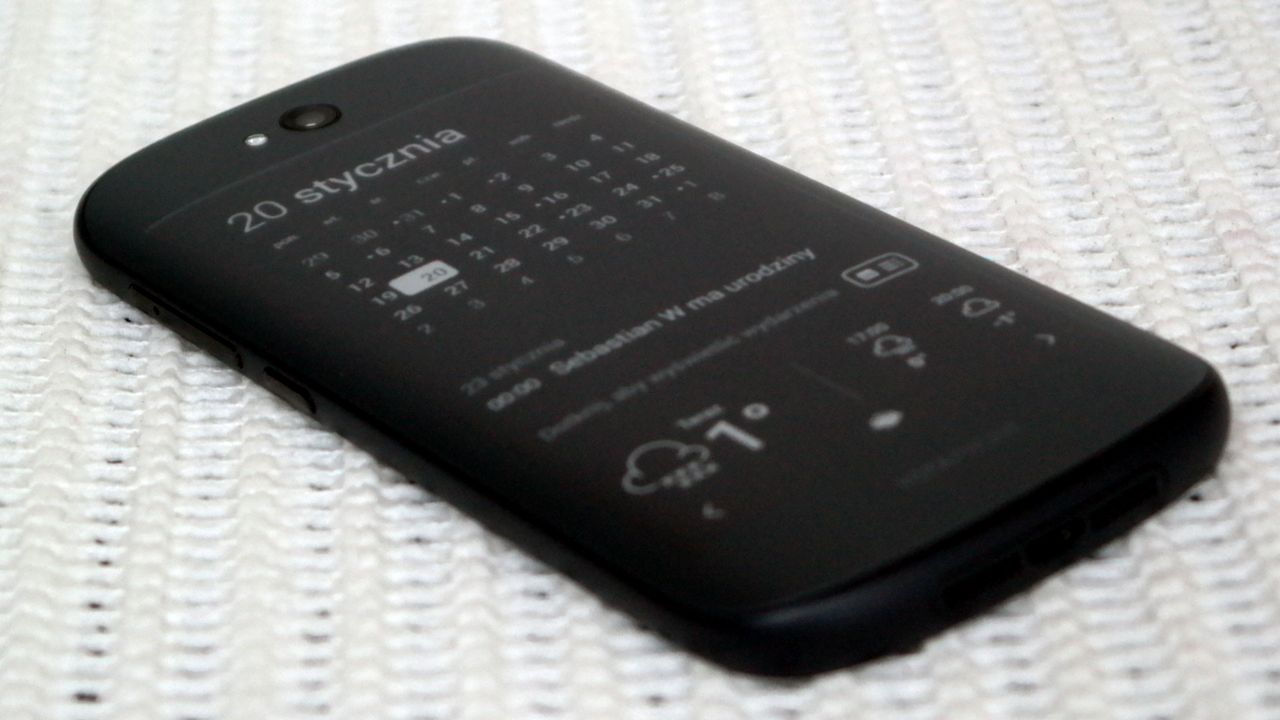 YotaPhone 2 - jak sprawuje się połączenie smartfona z czytnikiem ebooków? [pierwsze wrażenia] 3