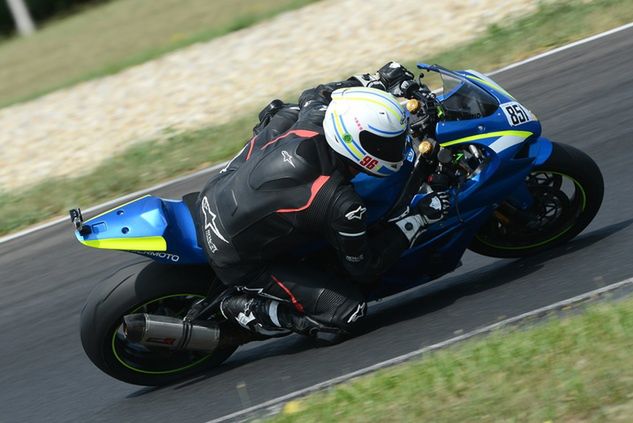 Kryspin Dzwonek jest też sportowcem, startuje w zawodach motocyklowych. 