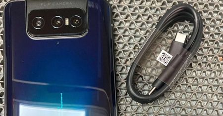 Asus ZenFone 7 przyłapany na zdjęciach. Zachowa najważniejszy element z poprzednika