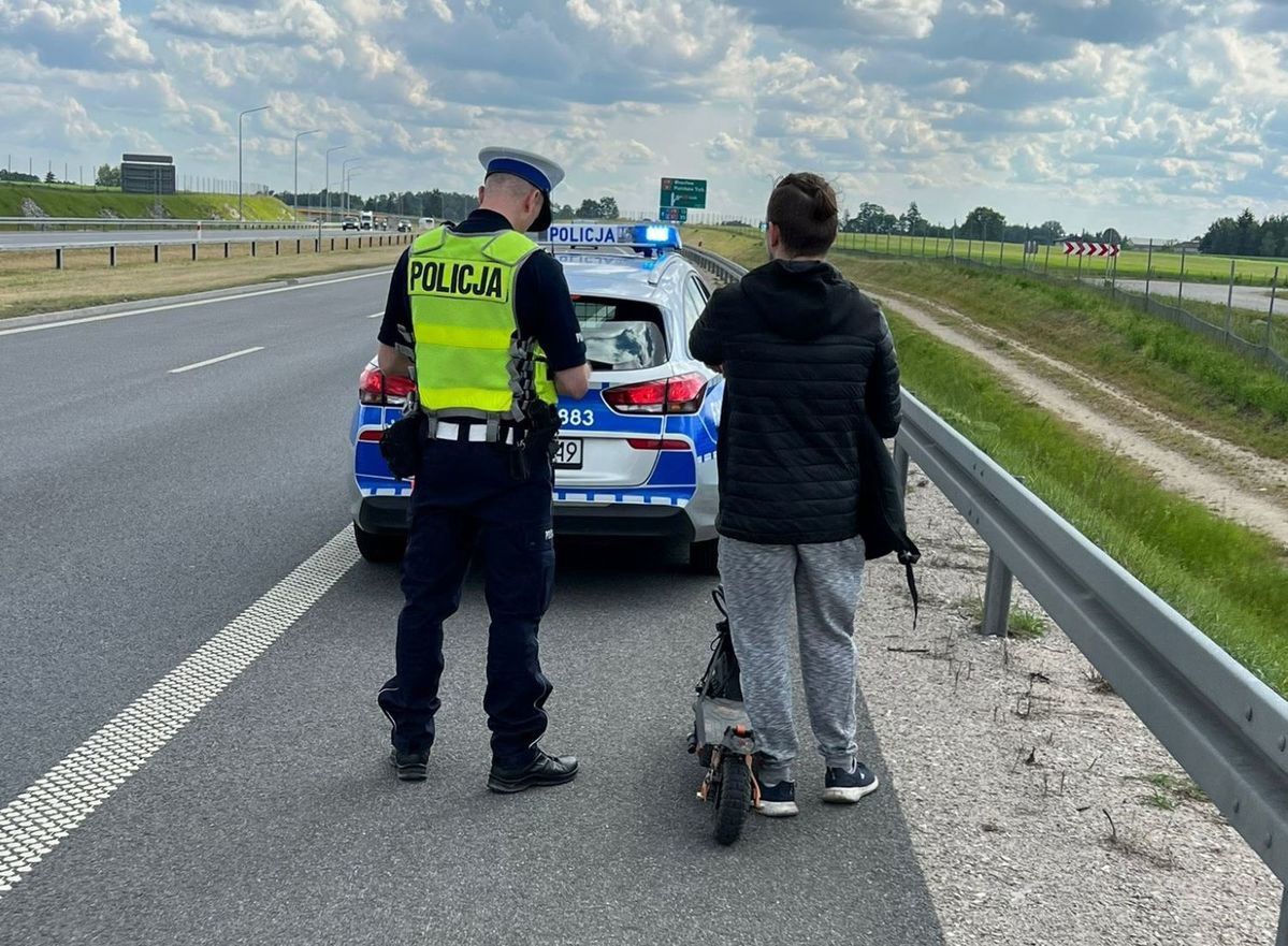 Absurdalne tłumaczenie 23-latka. Wjechał hulajnogą na drogę ekspresową