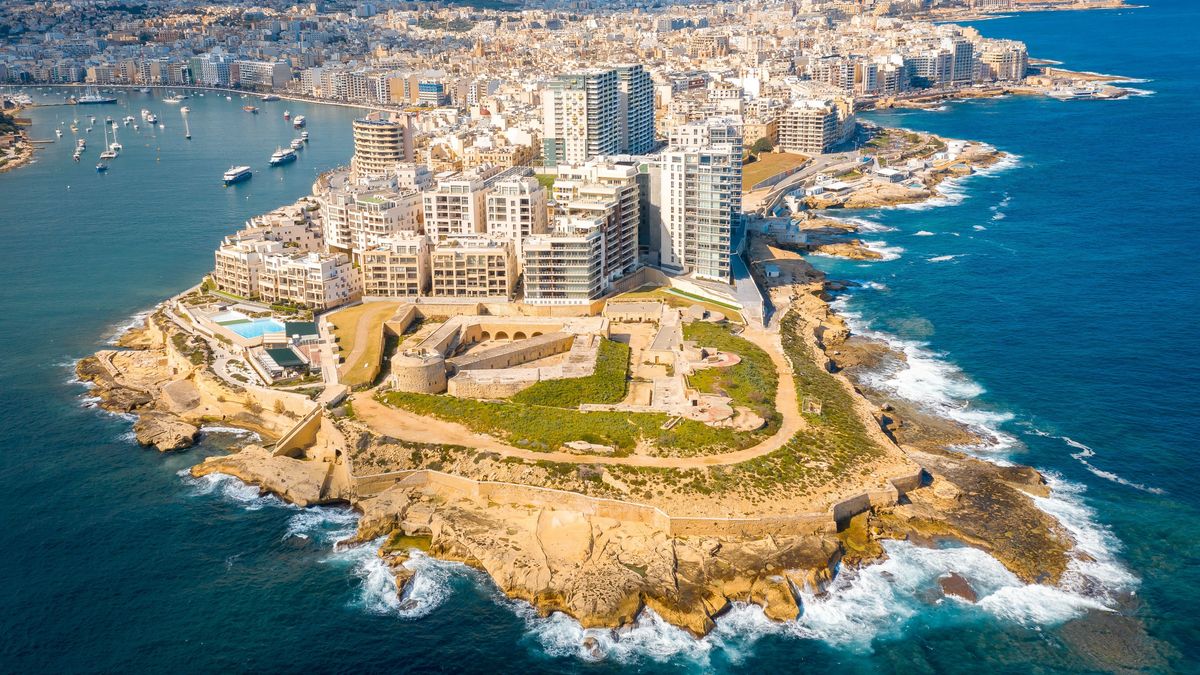 Sliema znajduje się 20 minut jazdy od stolicy Malty - Valletty
