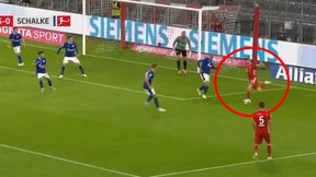 Bundesliga. Bayern - Schalke. Robert Lewandowski zaczarował rywali. Kosmiczna asysta krzyżakiem (wideo)