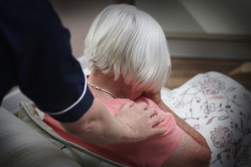 Pierwsze objawy są często ignorowane. MZ chce szybciej wykrywać alzheimera