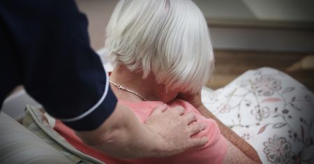 Pierwsze objawy są często ignorowane. MZ chce szybciej wykrywać alzheimera