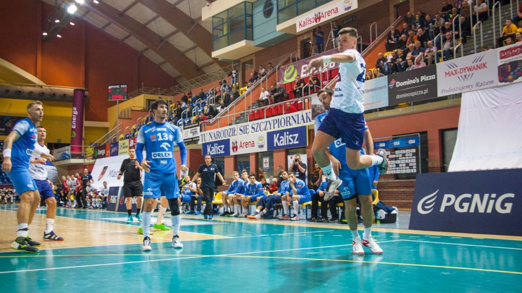 Materiały prasowe / Energa MKS Kalisz  / Na zdjęciu: Konrad Pilitowski (nad polem bramkowym)