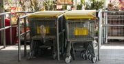 Ciągle trafiasz na wózki z zepsutym kółkiem? To sprytny trik marketów