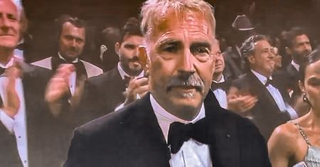 Kevin Costner nie mógł powstrzymać łez. Bili mu brawo kilka minut