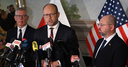 Ten surowiec ma popłynąć z USA szerokim strumieniem. "Uniezależnienie"