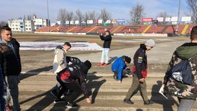 Zamiast ścigania zbierali kamienie. Kapitan Startu Gniezno zmobilizował kibiców