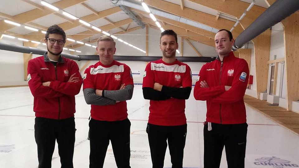 Reprezentanci Polski w curlingu, od lewej - Bartosz Dzikowski, Jakub Głowania, Michał Kozioł, Tomasz Zioło 