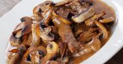 Łopatka wieprzowa z pieczarkami. To idealne ciepłe danie na domowego sylwestra