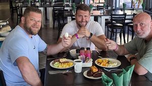 Święta spędza bez rodziny. Wyjechał do Afryki