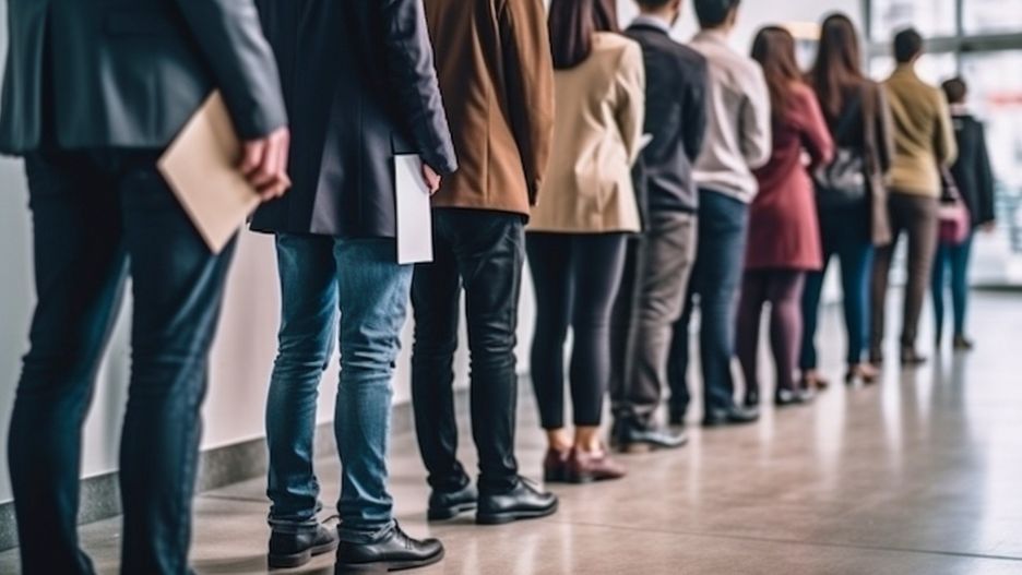 Średni czas poszukiwania nowej pracy w Polsce w 2025 roku wyniósł prawie 4,5 miesiąca