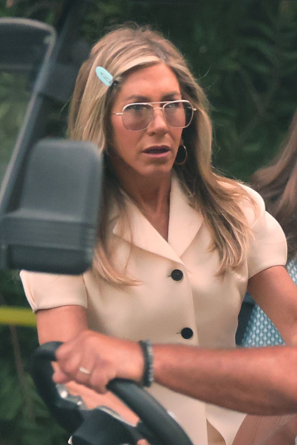 Jennifer Aniston stroi miny na planie serialu