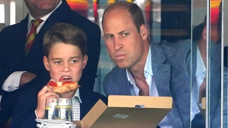 Książę William i książę George podziwiają mecz krykieta