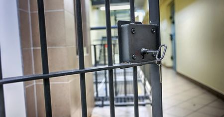 Weszli za 44-latkiem do mieszkania w Kielcach. Podejrzani o rozbój trafili do aresztu