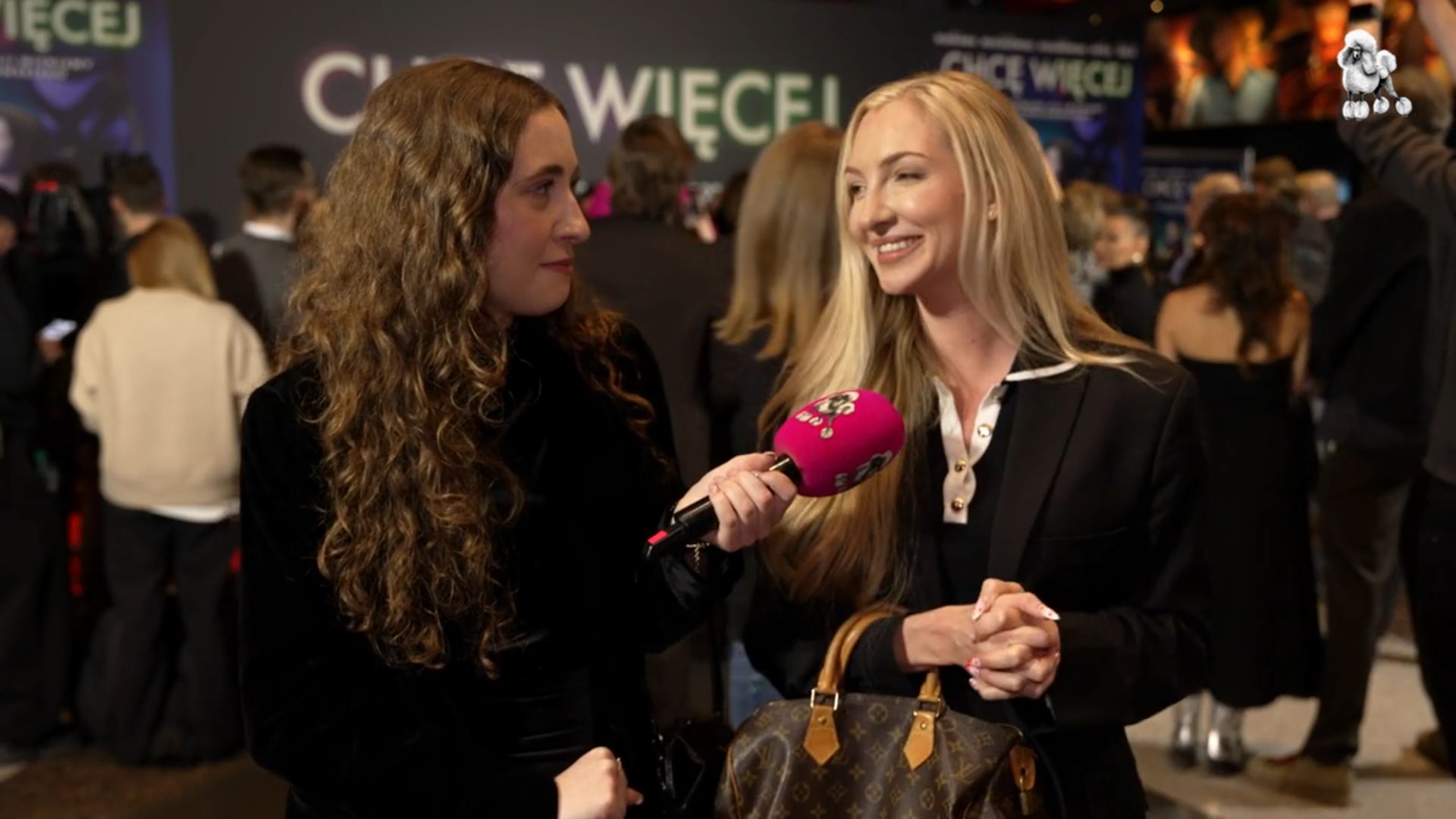 Martirenti spróbowała przysmaku dla koni. Teraz się tłumaczy