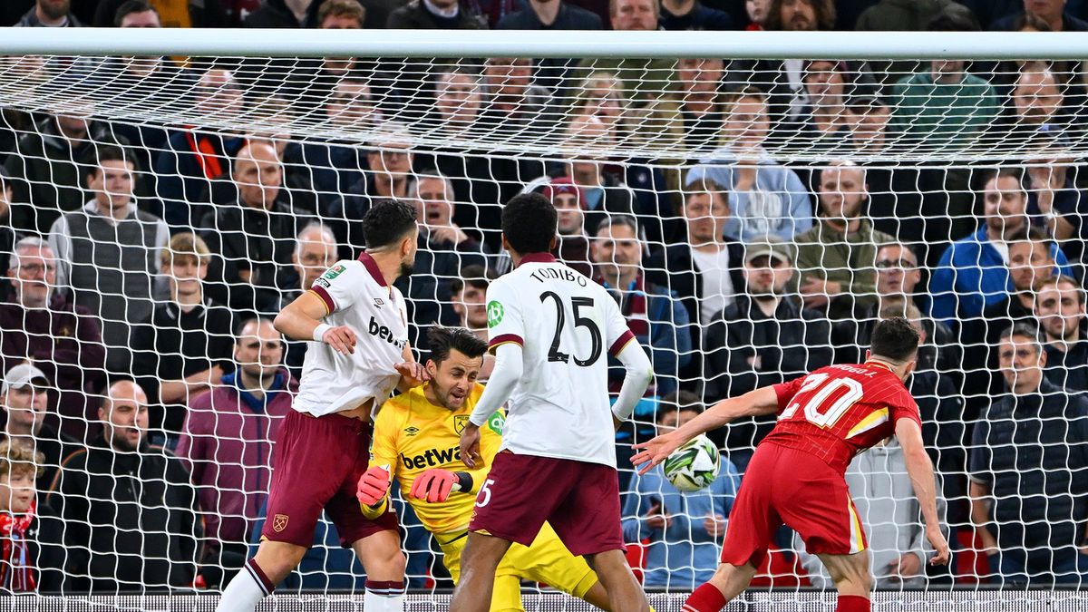 Zdjęcie okładkowe artykułu: Getty Images / Dan Mullan / Na zdjęciu: Łukasz Fabiański w akcji