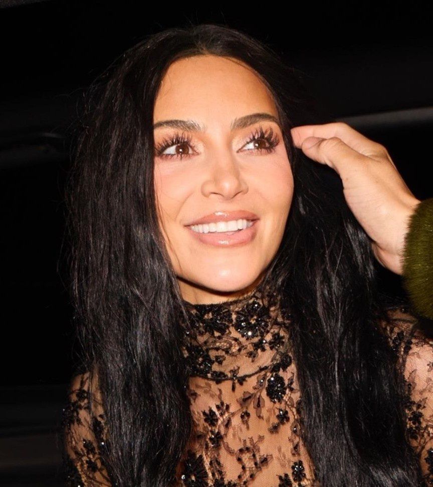 Kim Kardashian maszeruje na randkę z Lewisem Hamiltonem