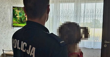 2-latka sama przemieszczała się ulicami. Przechodnie zareagowali