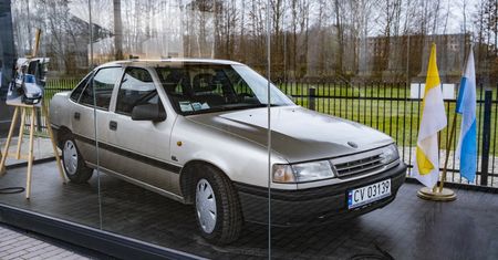Jan Paweł II. Czy jego stary opel jest relikwią? Ksiądz zaprzecza