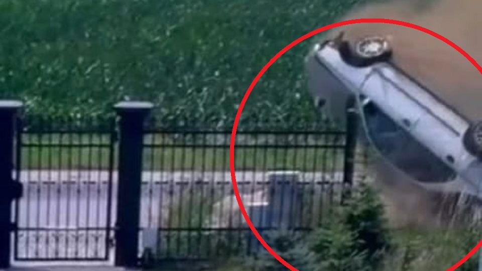 Wjazd do rowu zakończył się dachowaniem