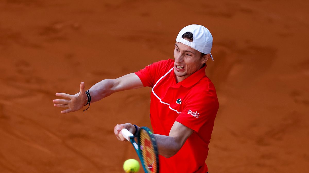PAP/EPA / Daniel Gonzalez / Na zdjęciu: Ugo Humbert
