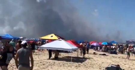 Ludzie na plaży przecierali oczy ze zdumienia. Nie tak wyobrażali sobie odpoczynek