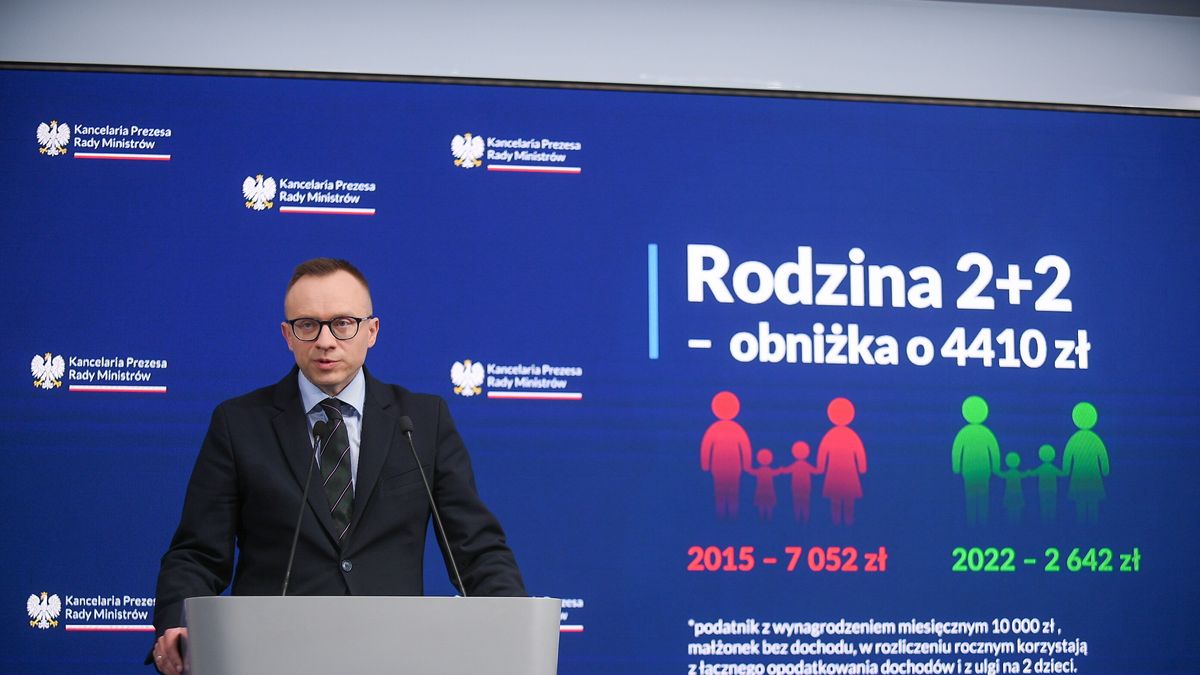Warszawa, 30.03.2023. Wiceminister finansów Artur Soboń podczas konferencji prasowej nt. spraw bieżących, 30 bm. w siedzibie Kancelarii Prezesa Rady Ministrów w Warszawie. (amb) PAP/Marcin Obara