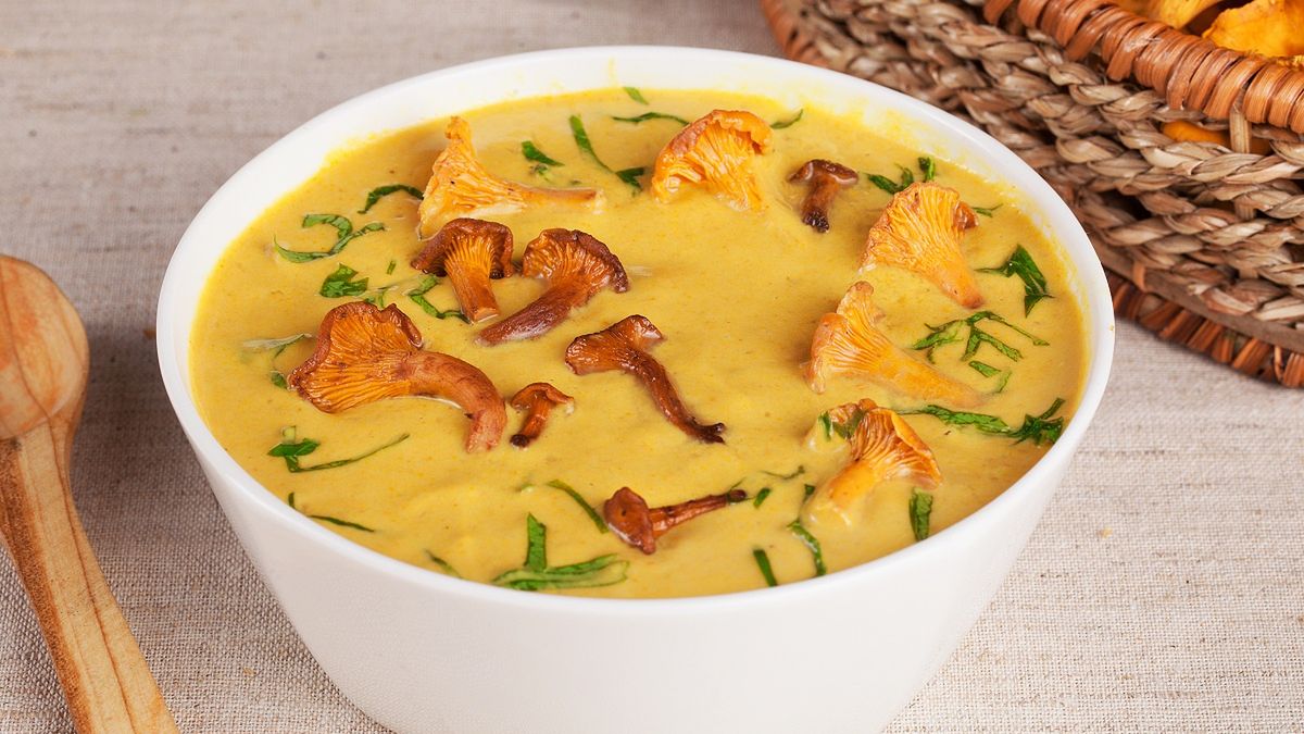 Zupa kurkowa z zacierką