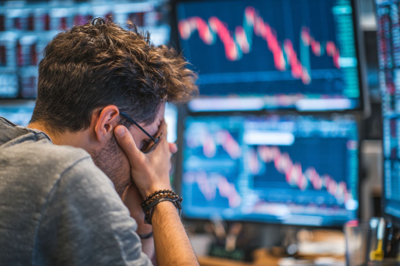 Cieśnina Ormuz płonie – ropa powyżej 70 dolarów, benzyna w górę o 30 centów, giełdy w panice