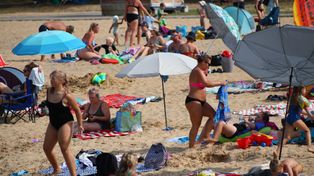 Borków: Tłumy plażowiczów, miłośników kajaków, gokartów i spacerów po molo nad zalewem