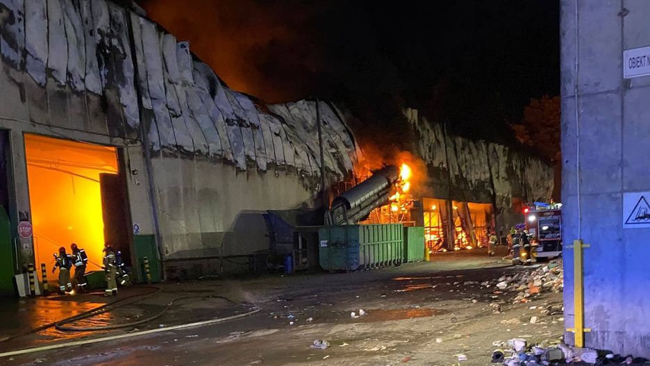 Pożar sortowni odpadów w Elblągu. Jest apel do mieszkańców