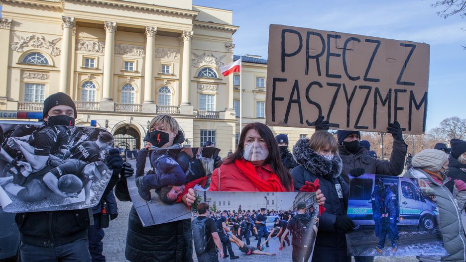Warszawa. Protestujący zebrali się przed Komendą Stołeczną Policji