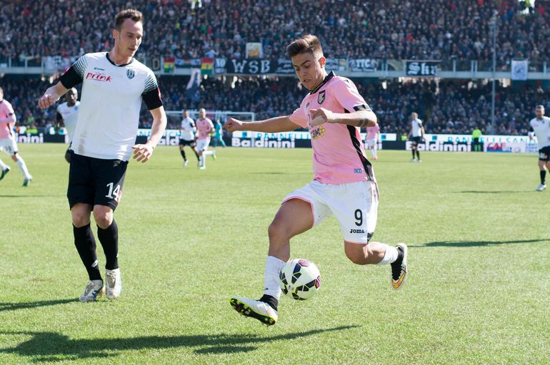 Paulo Dybala podczas jednego z meczów US Palermo w minionym sezonie