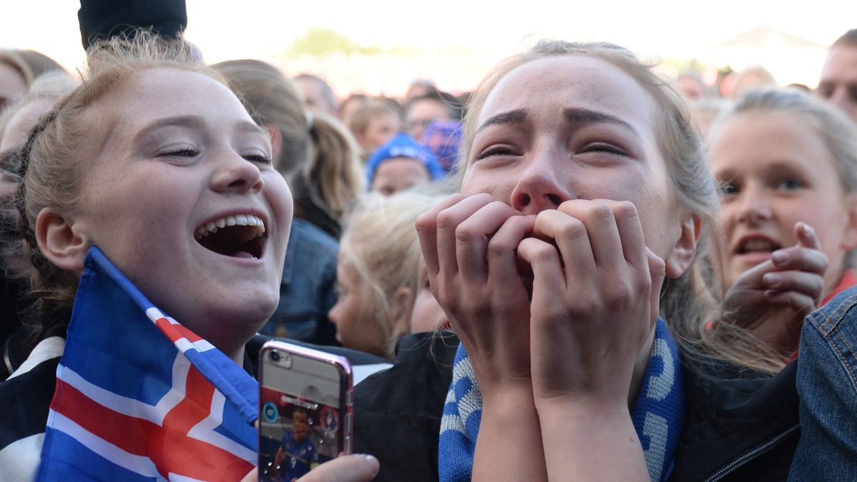 Fanki Islandii podczas powitania drużyny po powrocie z Euro 2016