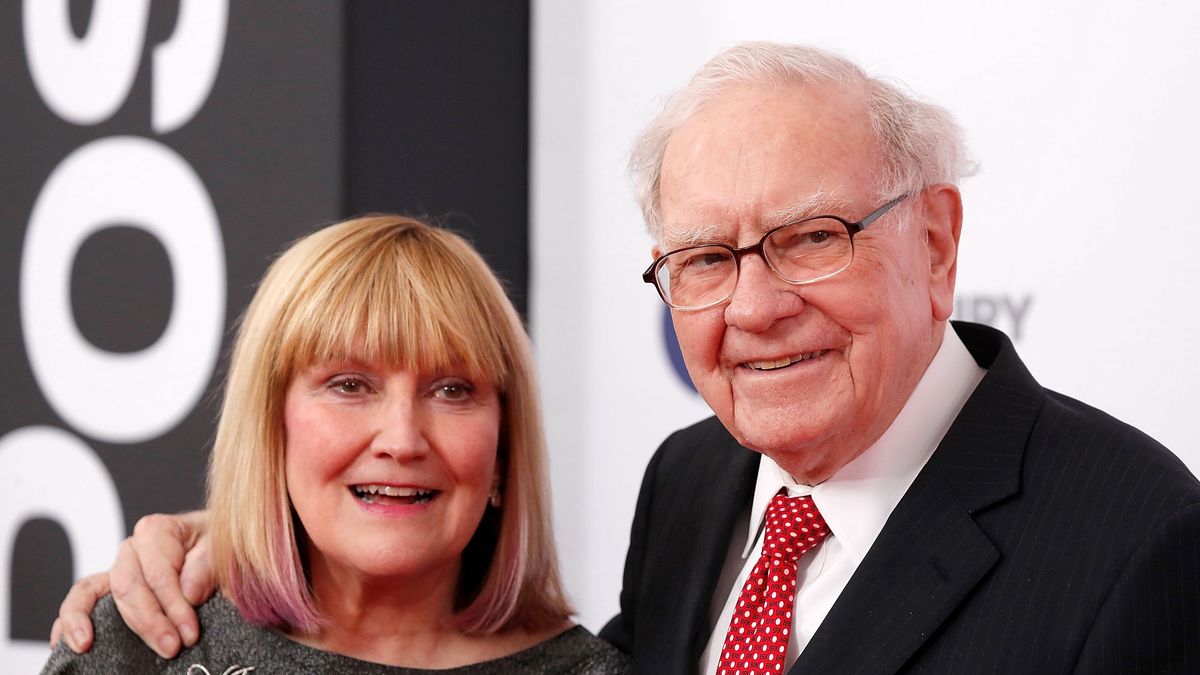 "The Post" Washington, DC PremiereWASHINGTON, DC - DECEMBER 14:  Susie Buffett and Warren Buffett arrive at "The Post" Washington, DC Premiere at The Newseum on December 14, 2017 in Washington, DC.  (Photo by Paul Morigi/WireImage)Paul Morigi