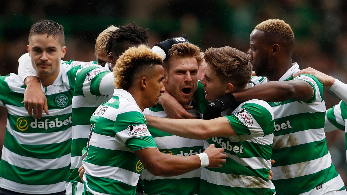 Zdjęcie okładkowe artykułu: Reuters / REUTERS / Piłkarze Celtiku Glasgow cieszą się z gola