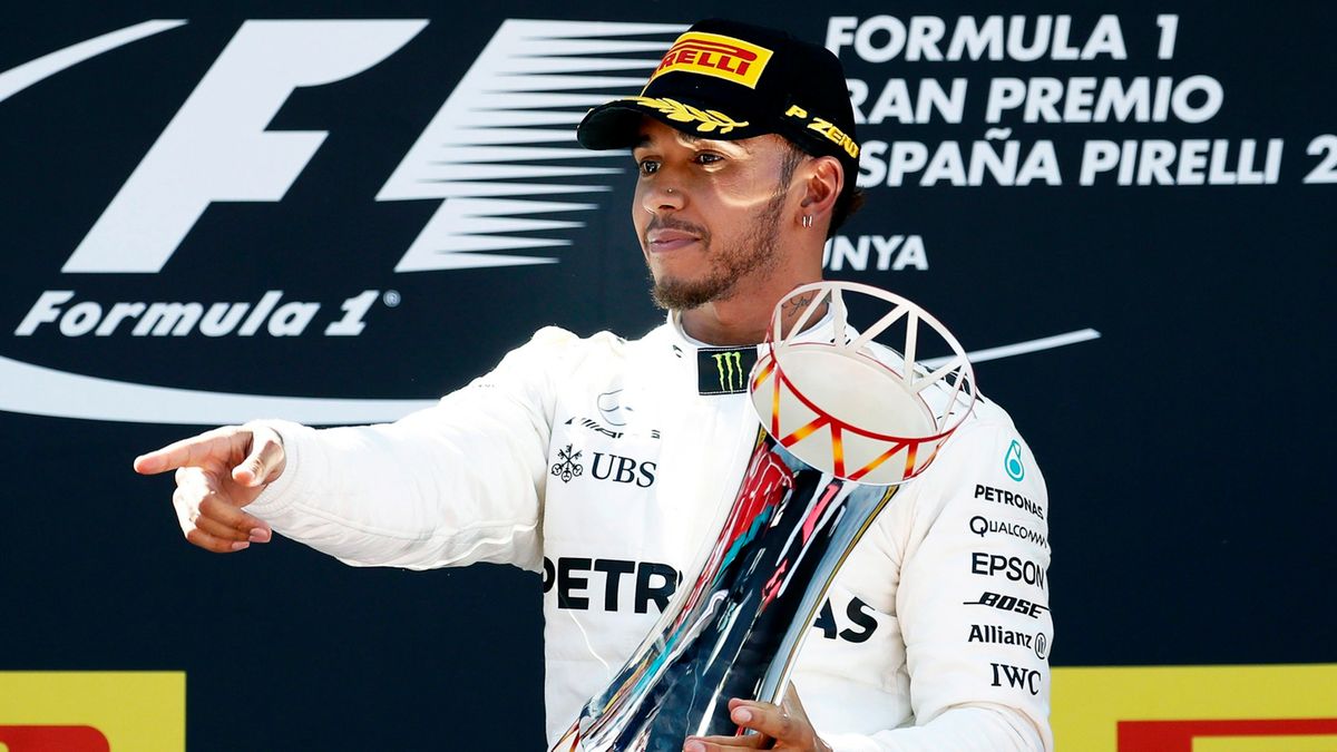 PAP/EPA / ANDREU DALMAU / Na zdjęciu: Lewis Hamilton