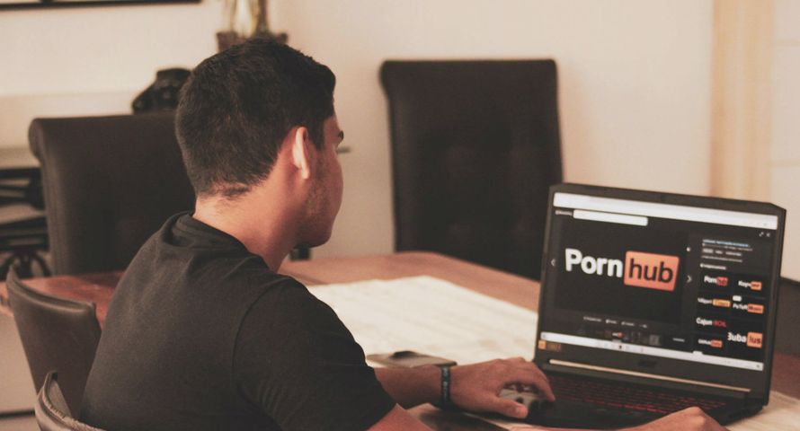 Francja bez serwisów z filmami dla dorosłych? Następna może być Polska [Opinia]