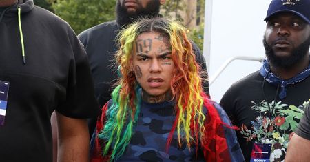6ix9ine znowu trafi przed sąd. Wraca sprawa wykorzystania 13-latki
