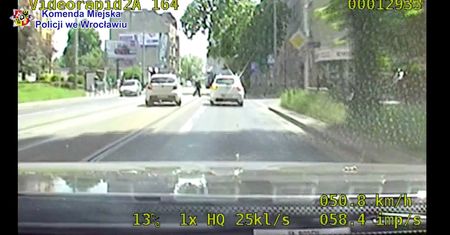 Wrocław. 37-latek mógł spowodować tragedię na przejściu dla pieszych. Trafił do aresztu