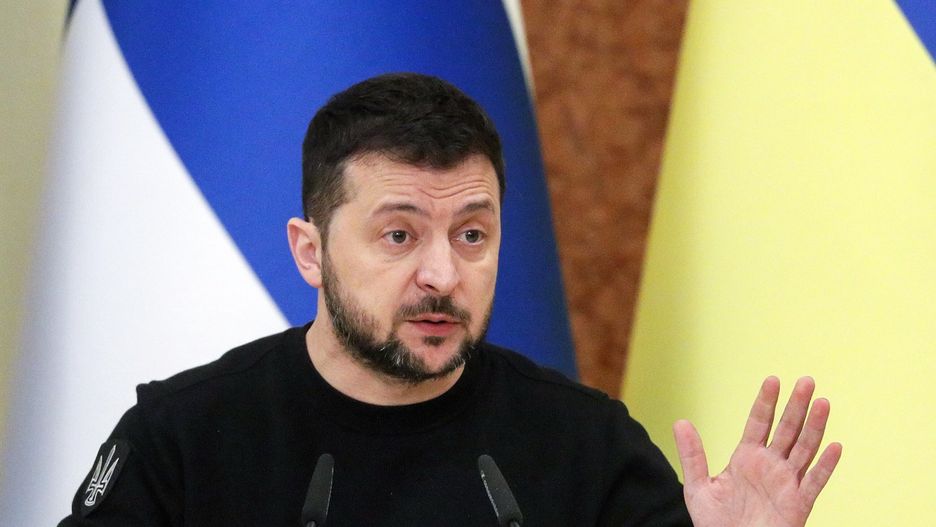 Ukrainian President Volodymyr Zelensky speaks at a press conference following a meeting with Finland's President Sauli Niinisto in Kyiv, Ukraine, 24 January 2022. Sauli Niinisto arrived in Ukraine to meet with top officials amid the Russian invasion. EPA/SERGEY DOLZHENKO Dostawca: PAP/EPA.
