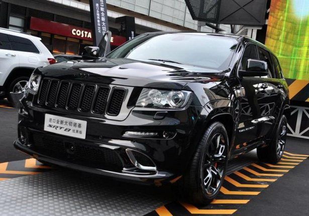 Jeep Grand Cherokee SRT8 Hyun Black Edition - auto dla mordercy