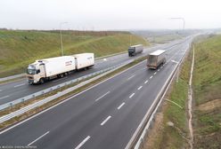 Kierowca ciężarówki usnął w samochodzie na środku drogi. Był odurzony narkotykami