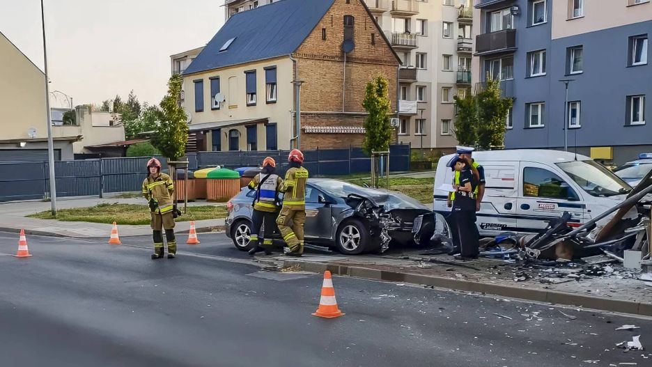 Volvo wjechało w ścianę budynku w Chodzieży