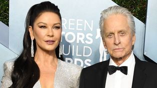 Catherine Zeta-Jones i Michael Douglas POZUJĄ Z DOROSŁYMI DZIECMI. 23-letnia Carys i 26-letni Dylan są podobni do rodziców? (FOTO)