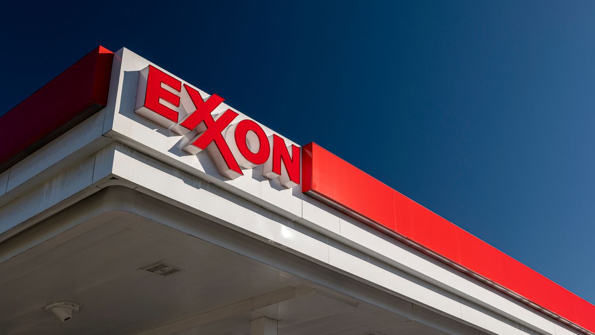 Getty Images / David Paul Morris / Na zdjęciu: stacja paliw Exxon Mobile