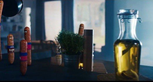 W nowej reklamie Morlin „kiełbasy morlińskie zdobywają kuchnię” (wideo)