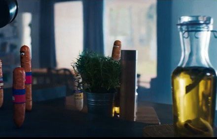 W nowej reklamie Morlin „kiełbasy morlińskie zdobywają kuchnię” (wideo)